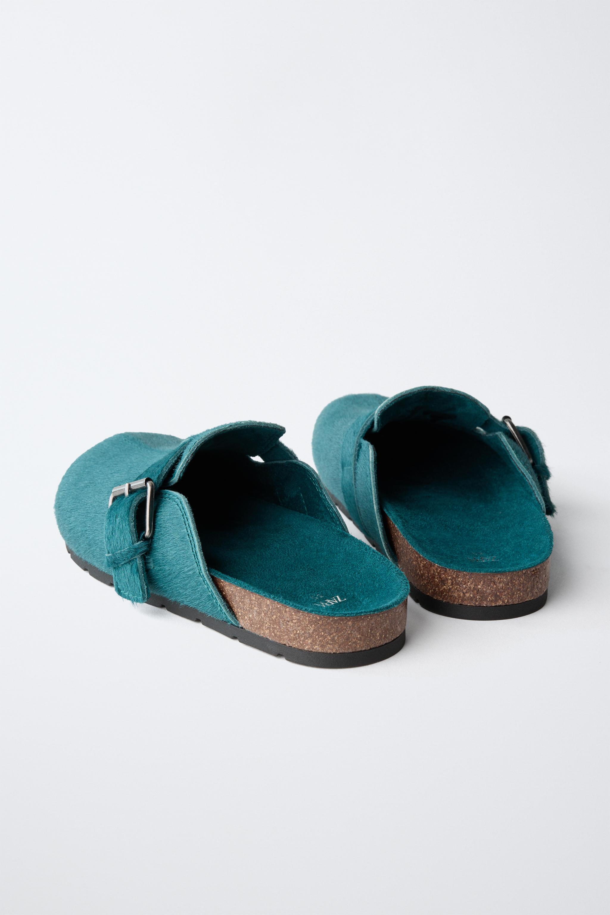 SABOTS EN CUIR À BOUCLE